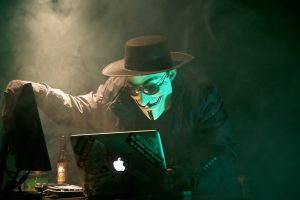 Hacker: attacchi informatici alle azeinde