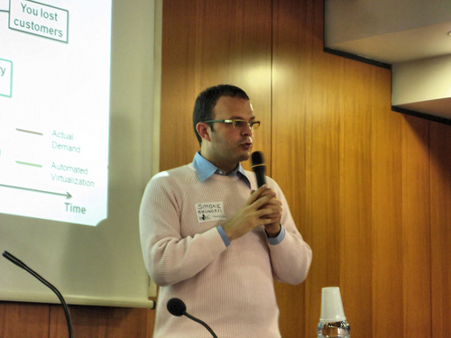 Simone Brunozzi di Amazon.com Simone Brunozzi di Amazon.com